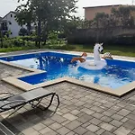 Ela With Private Pool Daire
