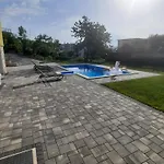 Ela With Private Pool * Donji Rukavac