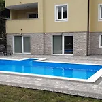 Ela With Private Pool *