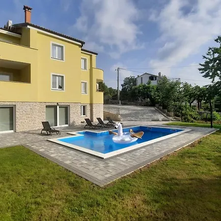 Ela With Private Pool Daire *