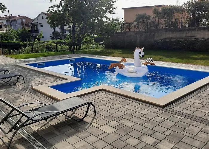 Villa Ela With Private Pool Lejlighed