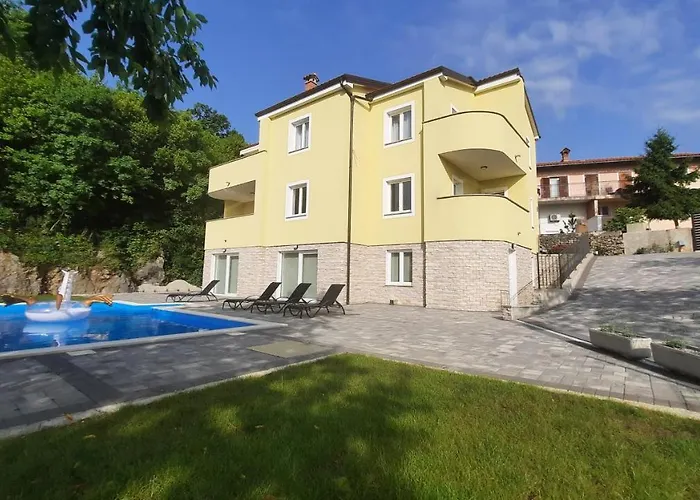 Villa Ela With Private Pool