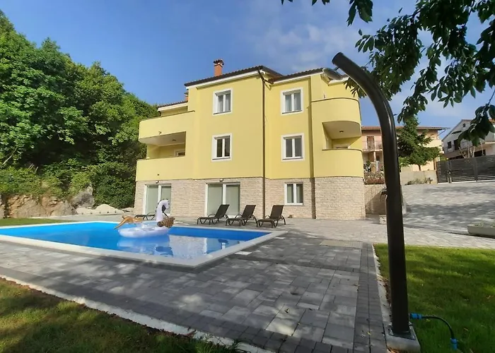 Villa Ela With Private Pool Lejlighed