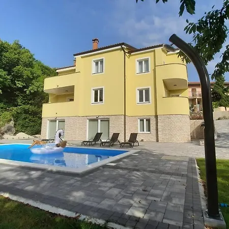 Ela With Private Pool Апартаменты